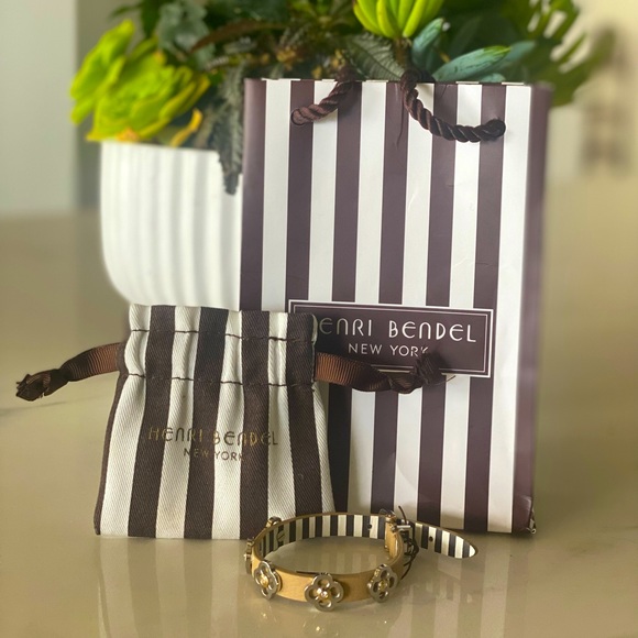 Henri Bendel leather bracelet - Picture 5 of 10